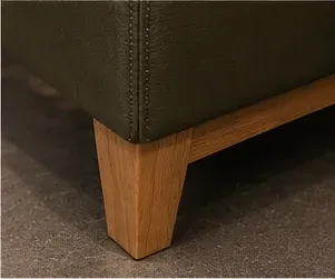 Detailaufnahme des Holzfußes